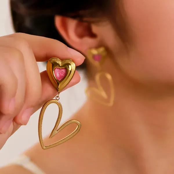 Gold_Dangling_Heart_Earrings_For_Women